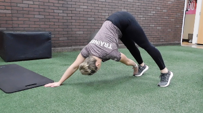 High plank toe touches